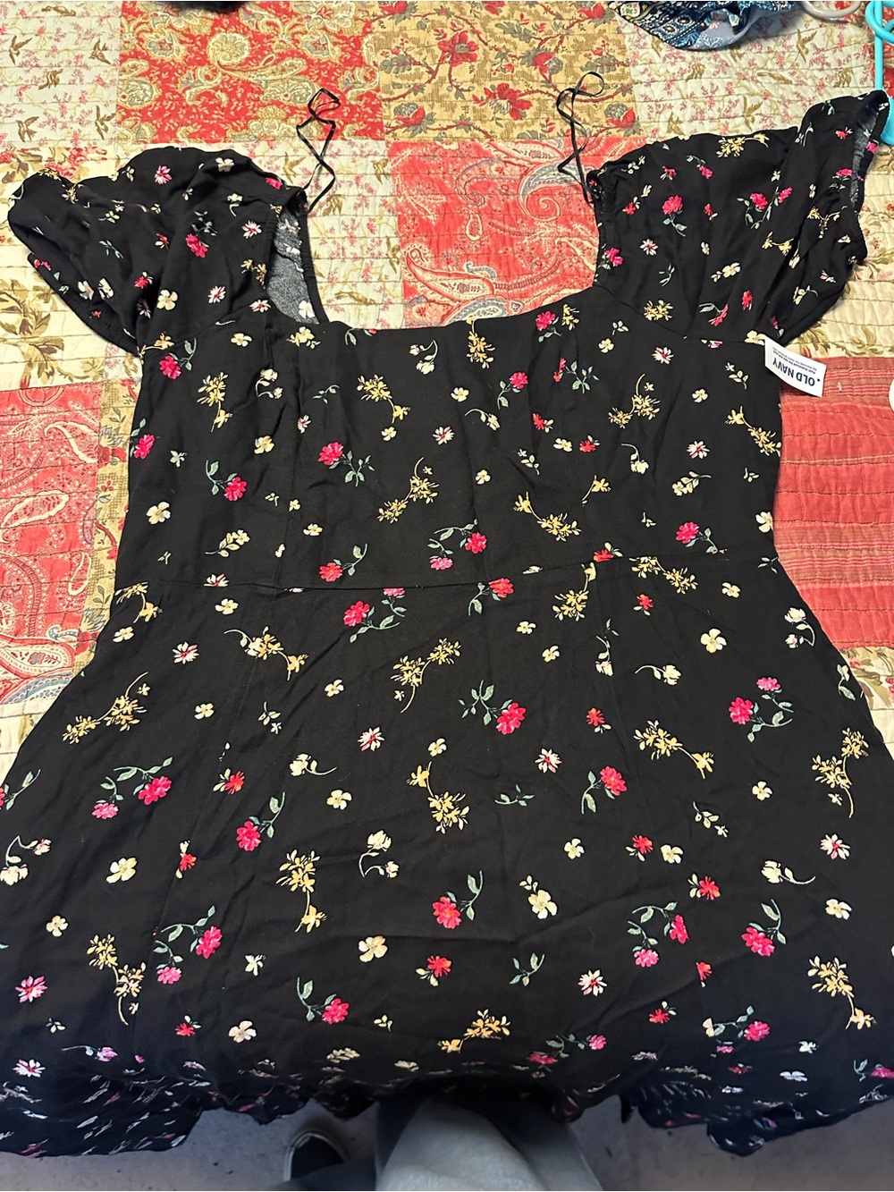 Old Navy Black Floral Puff-Sleeve Tunic Top
